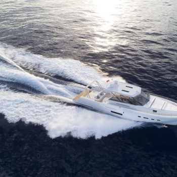 icyacht-exterior-brave-1